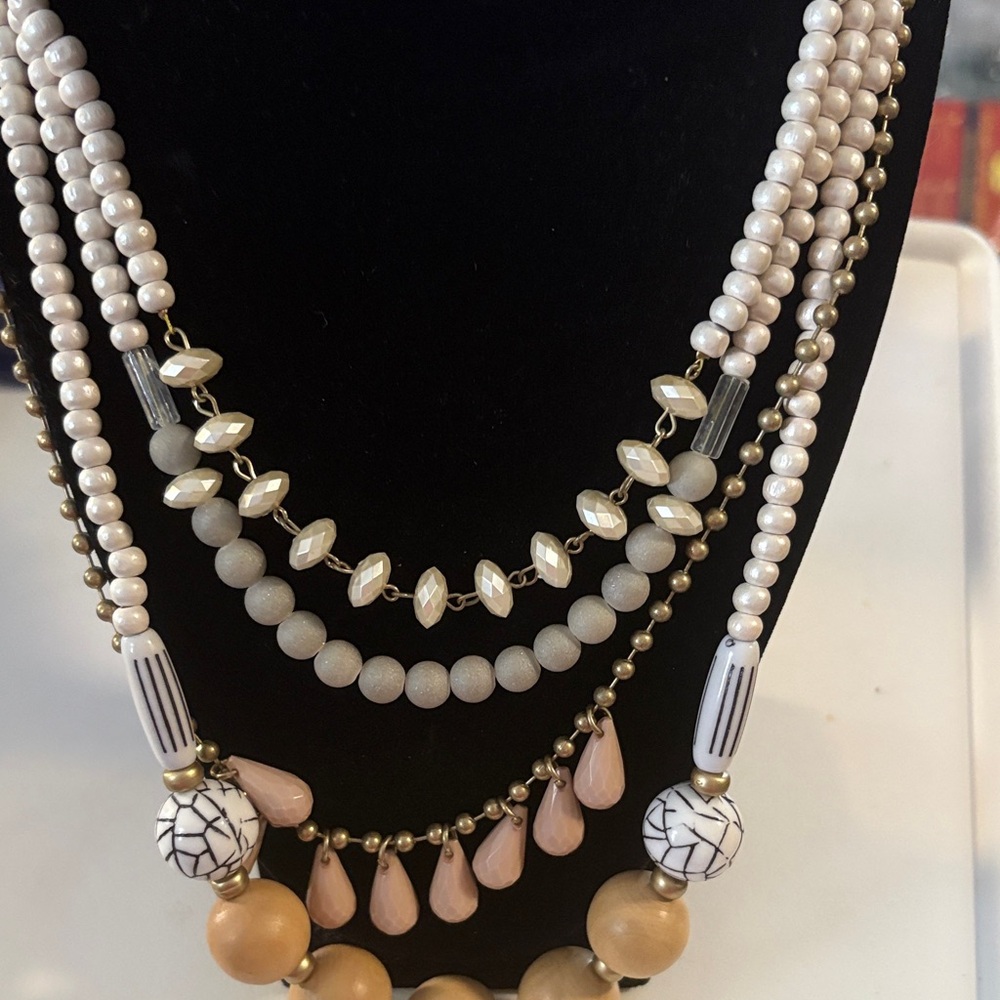 Plunder neutral tone necklace.